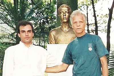 Busto-Ademir-da-Guia