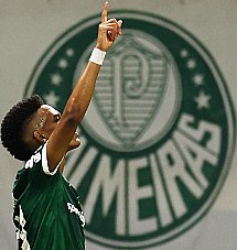 VAI, MOLEQUE. MAS VOLTA UM DIA.